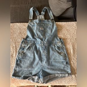 Levi’s Jean Overall Shorts size LARGE